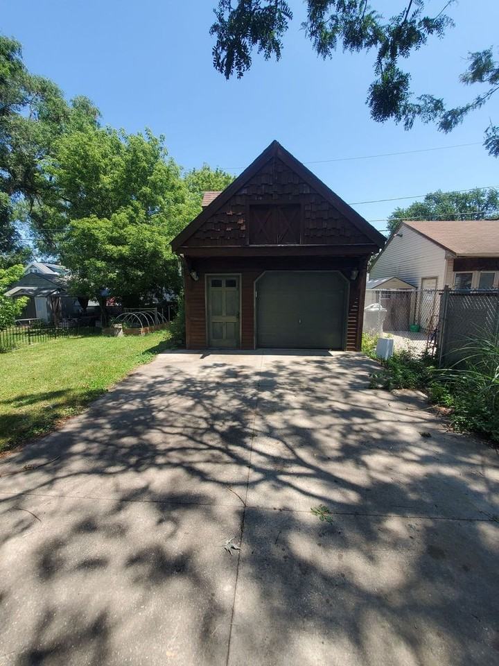 446 S 72nd St - Photo 3 of 19