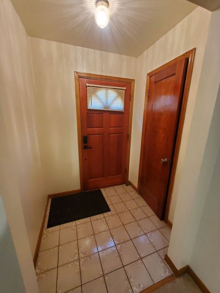 446 S 72nd St - Photo 4 of 19