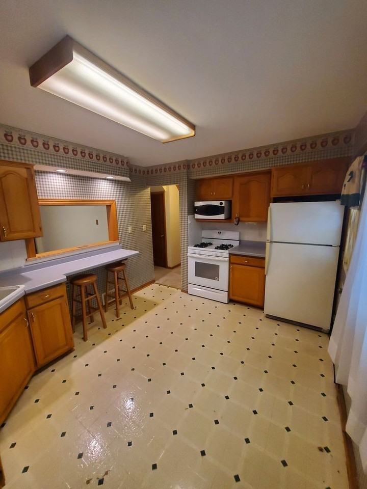 446 S 72nd St - Photo 5 of 19
