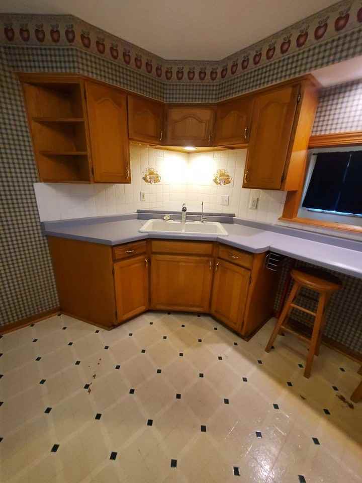 446 S 72nd St - Photo 6 of 19