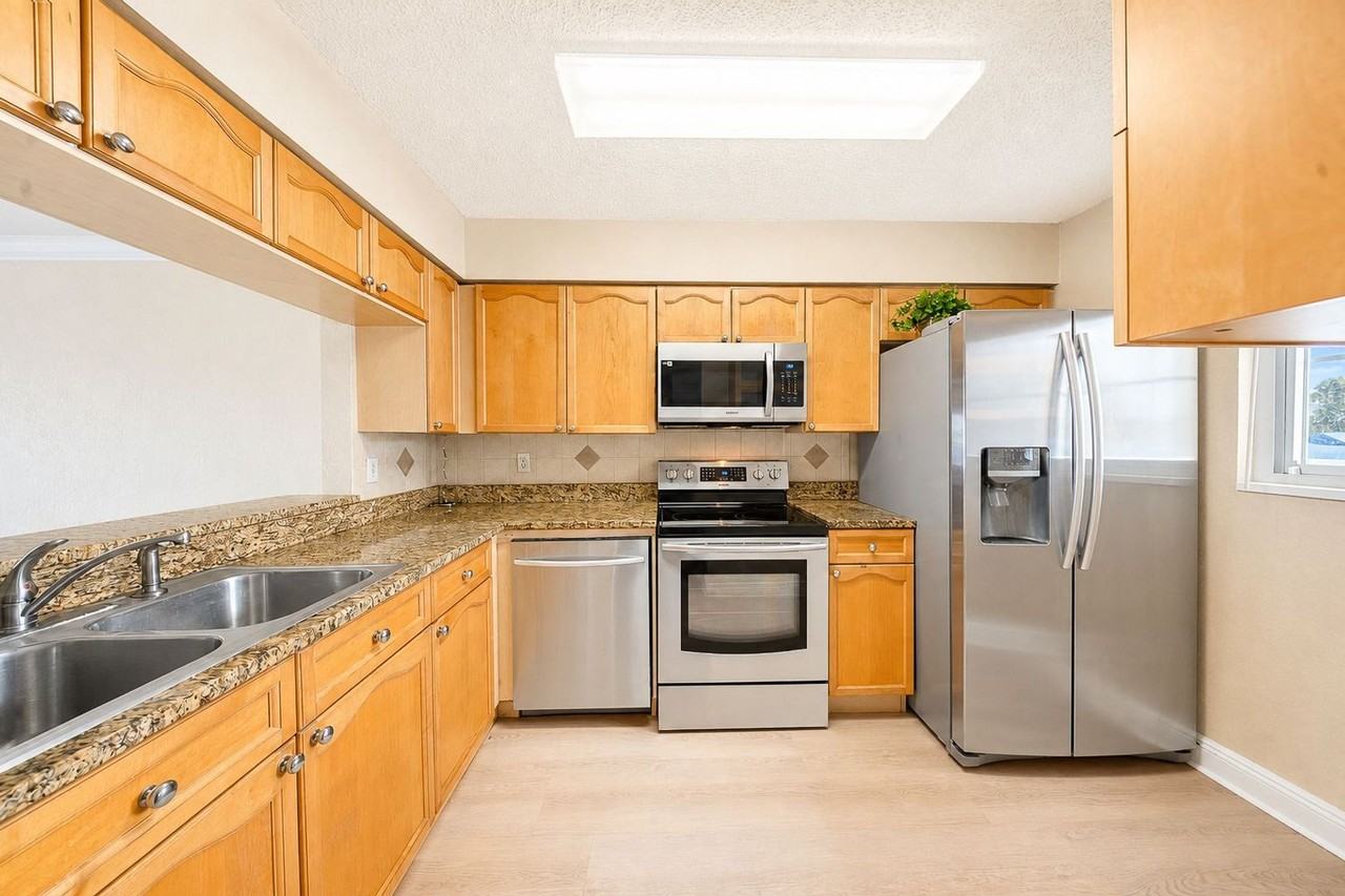 145 N Halifax Ave #209 - Photo 5 of 40