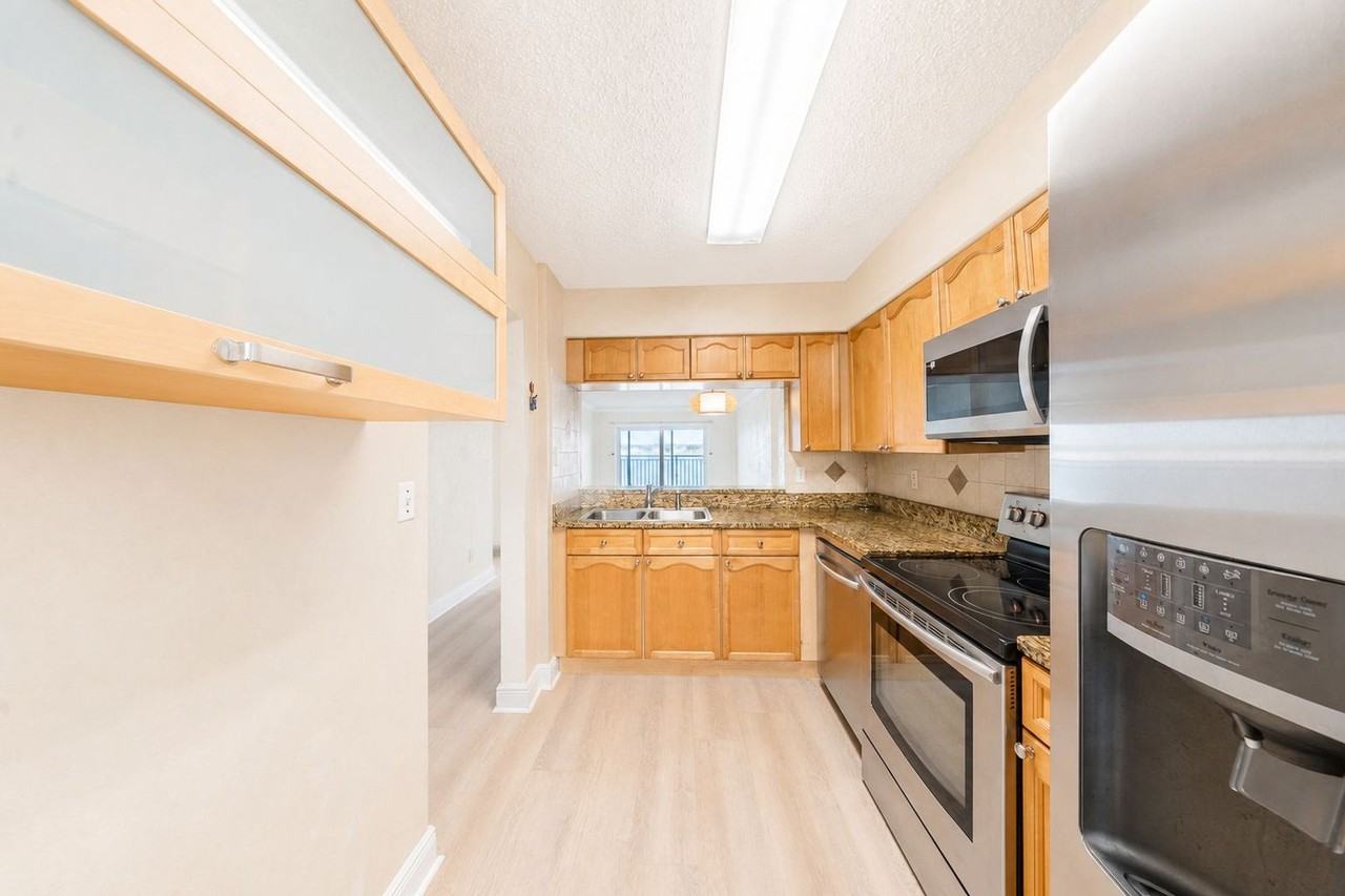 145 N Halifax Ave #209 - Photo 7 of 40