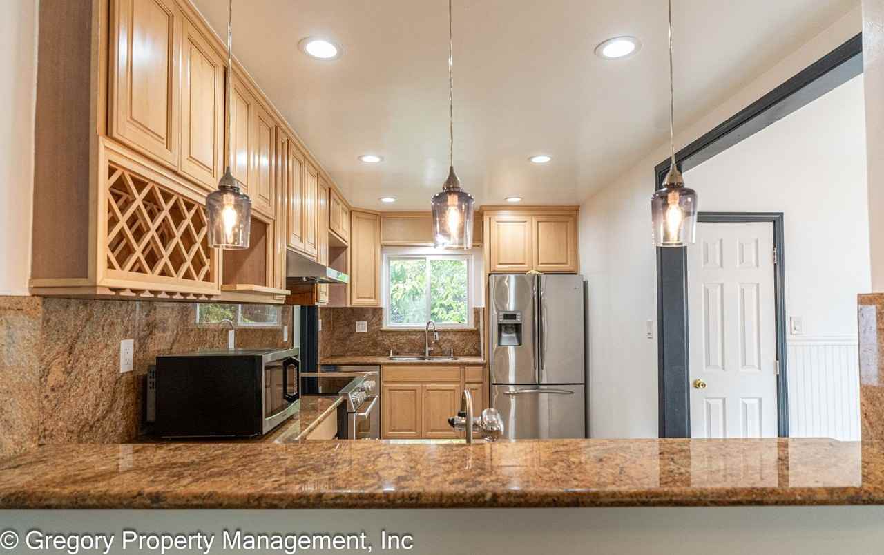1805 Central Ave - Photo 5 of 23