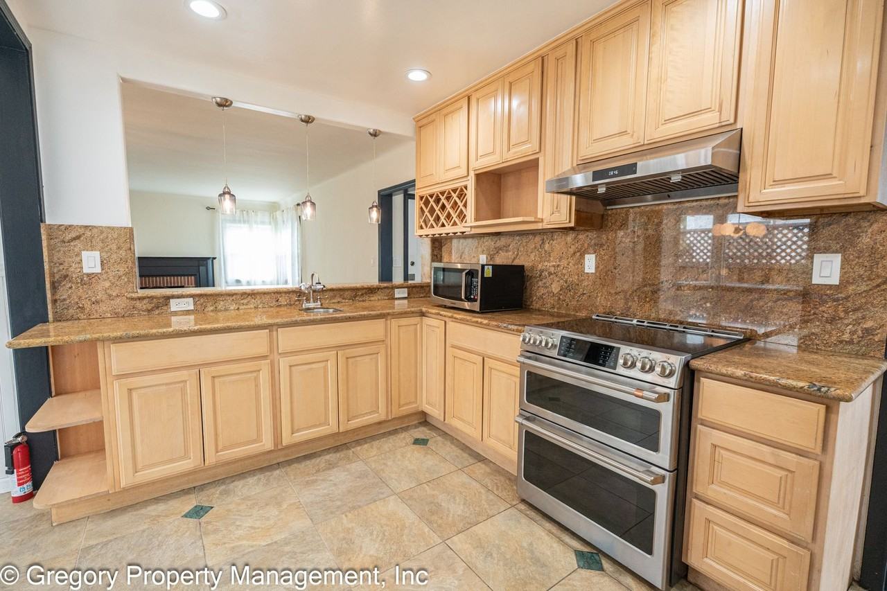 1805 Central Ave - Photo 7 of 23