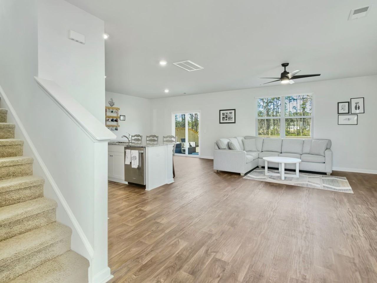 298 Watersglen Dr - Photo 5 of 42
