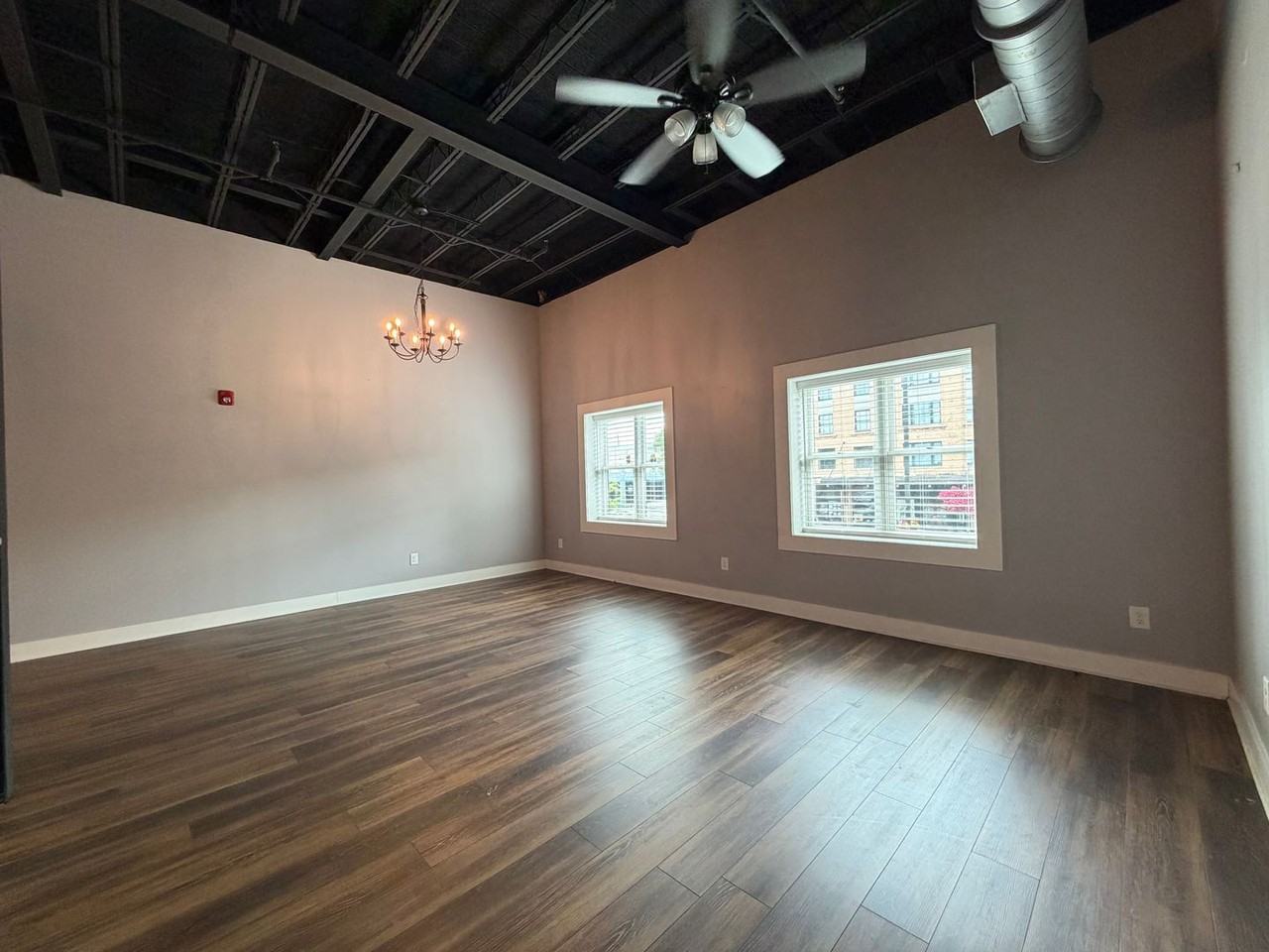 425 Broad St - Photo 5 of 29