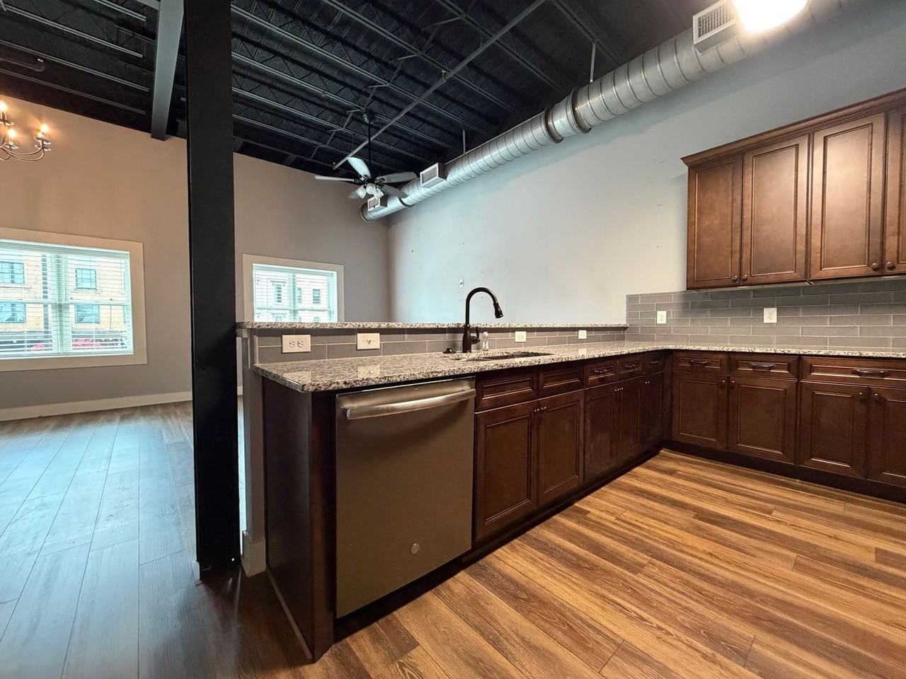 425 Broad St - Photo 7 of 29
