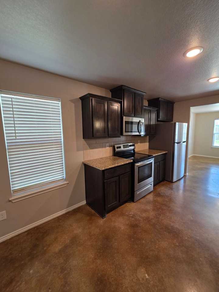 3103 Goblin Dr - Photo 6 of 25