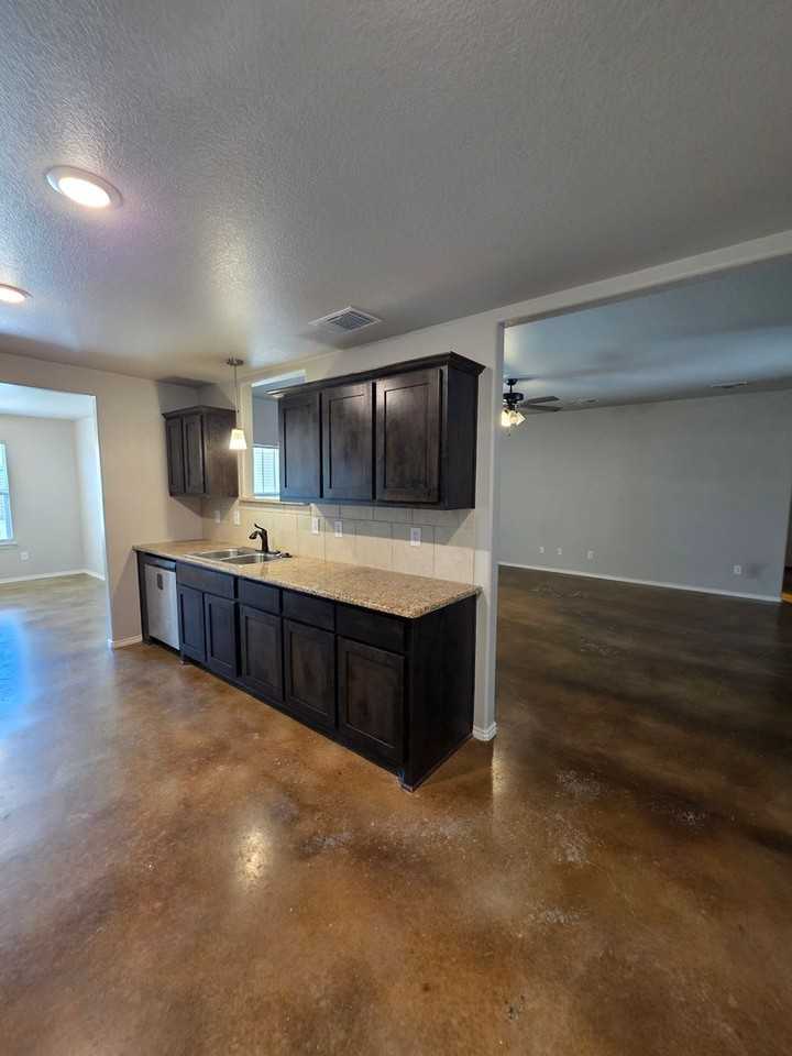3103 Goblin Dr - Photo 7 of 25