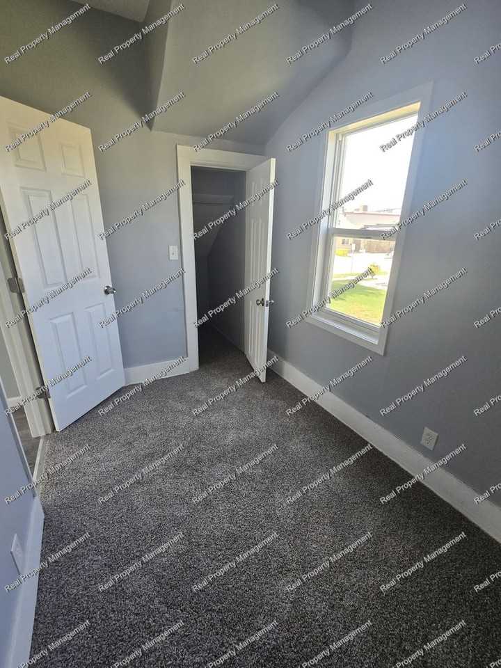 115 S Lafayette St #1 - Photo 5 of 8