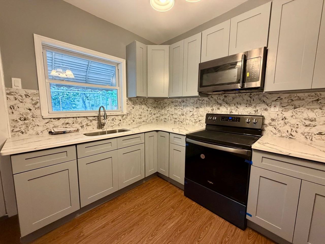 3925 N 6th St - Photo 3 of 10