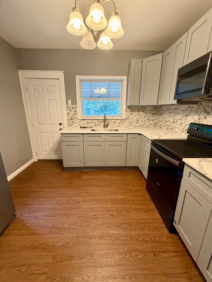 3925 N 6th St - Photo 4 of 10