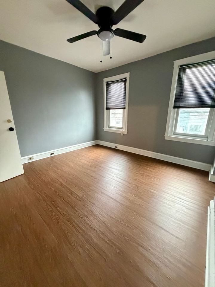 3925 N 6th St - Photo 5 of 10