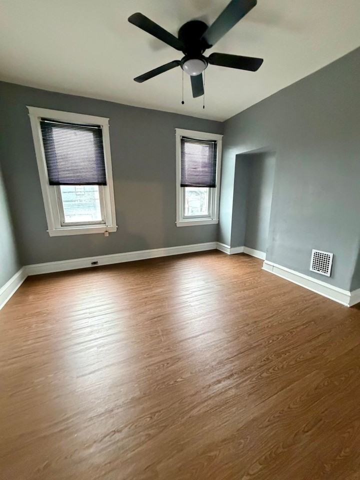 3925 N 6th St - Photo 6 of 10