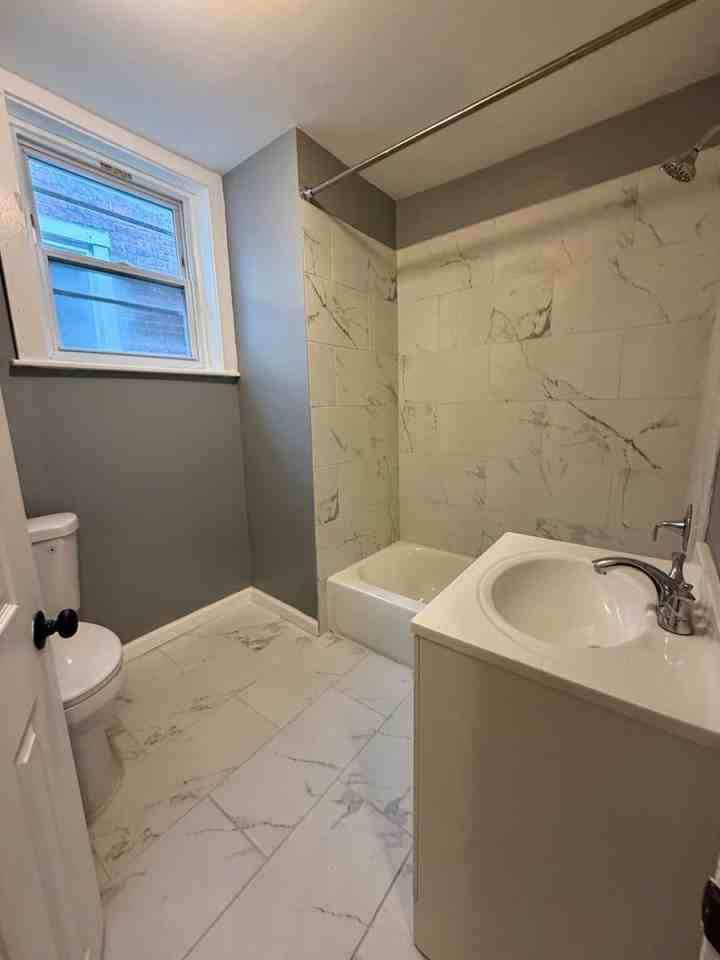 3925 N 6th St - Photo 7 of 10