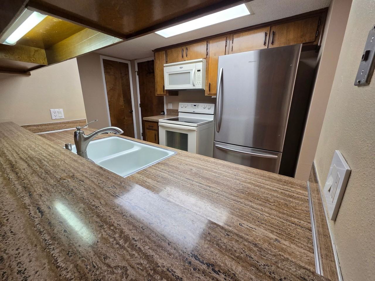 721 Laurelwood Dr - Photo 4 of 20
