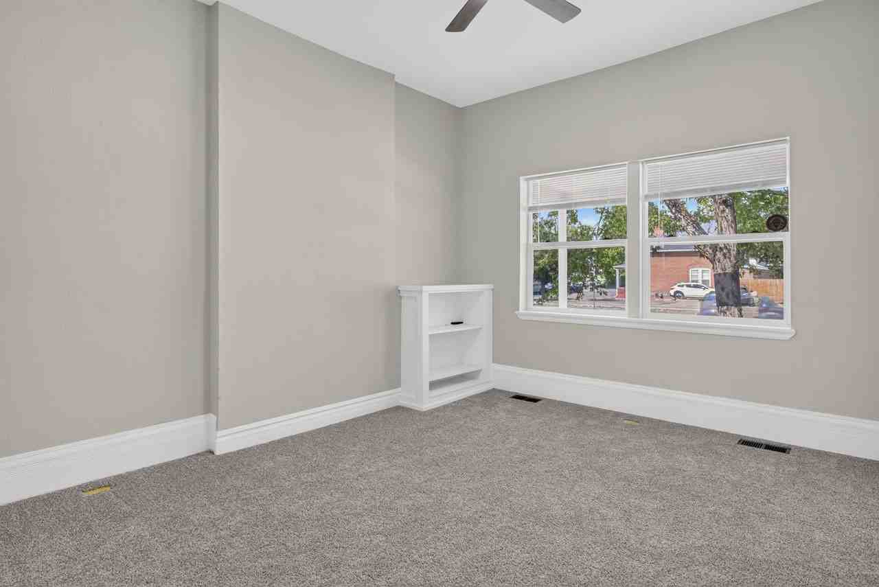 132 S Lincoln St - Photo 7 of 22