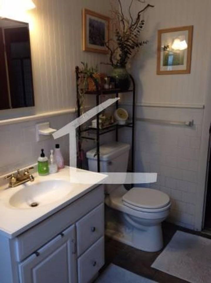 435 Washington St - Photo 6 of 7