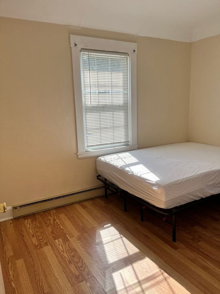 16 16 Dudley Street - 16 Dudley Street 2nd FL - Photo 5 of 9