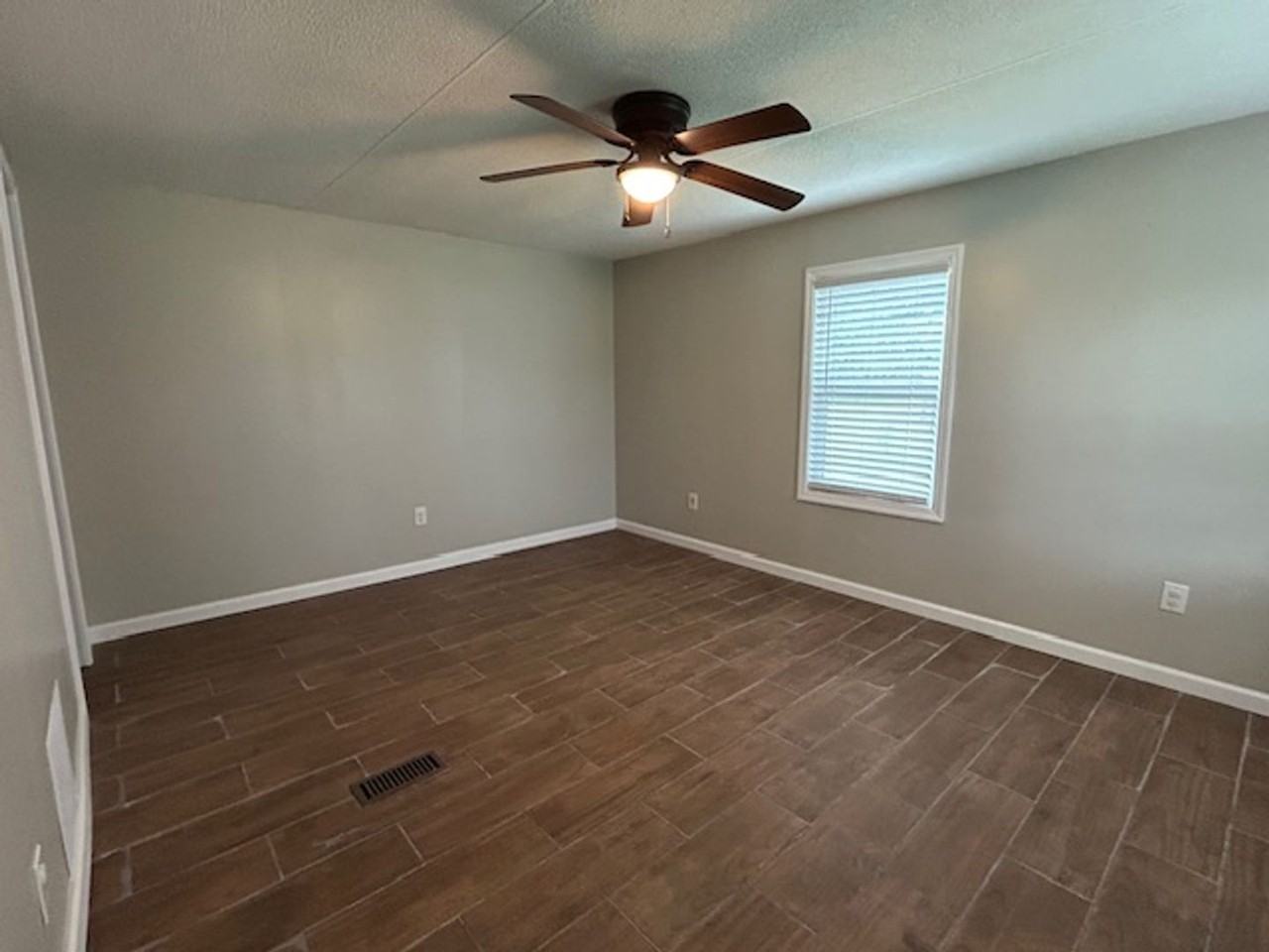 1245 Howell Rd - Photo 2 of 11