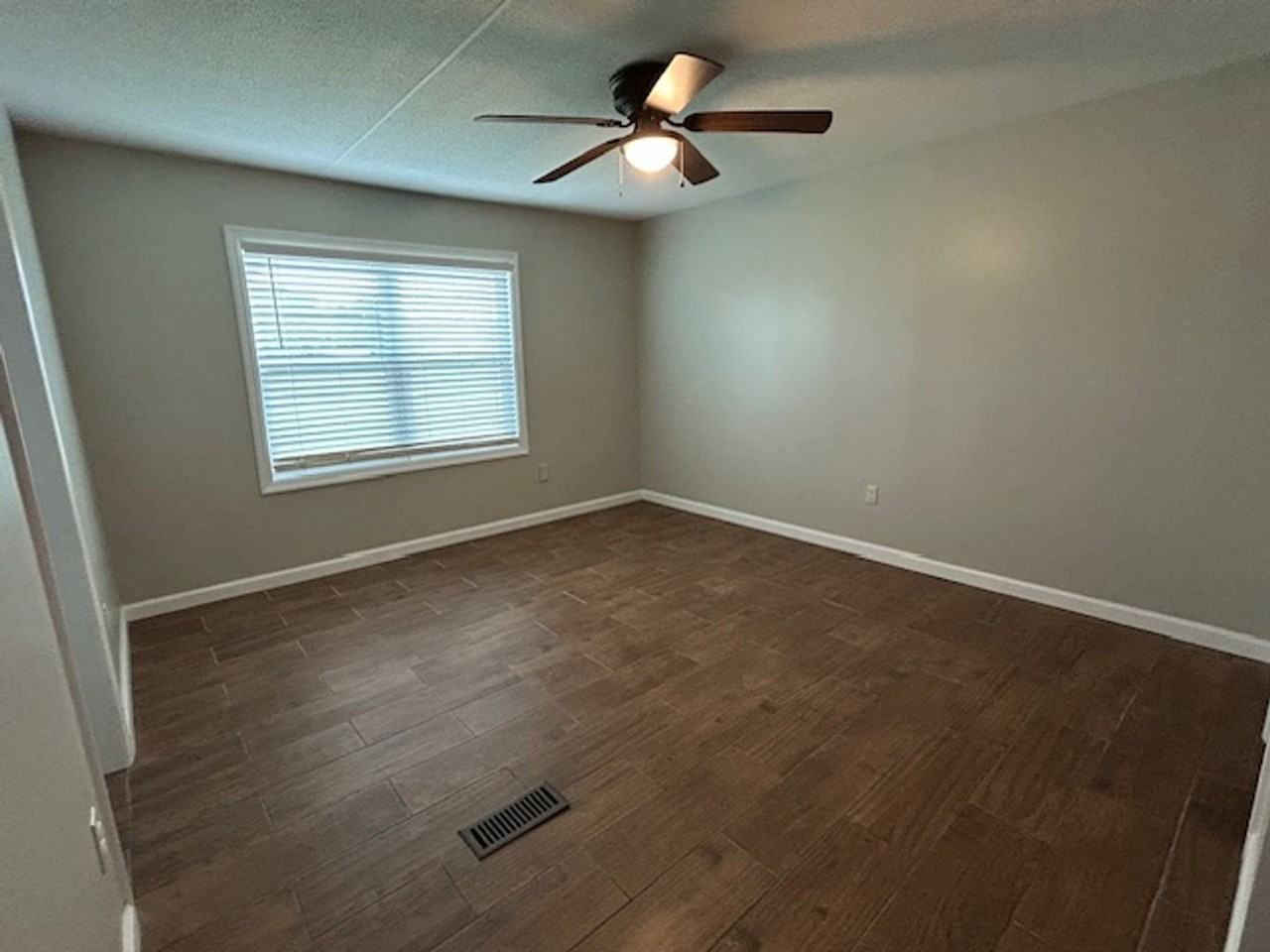1245 Howell Rd - Photo 3 of 11