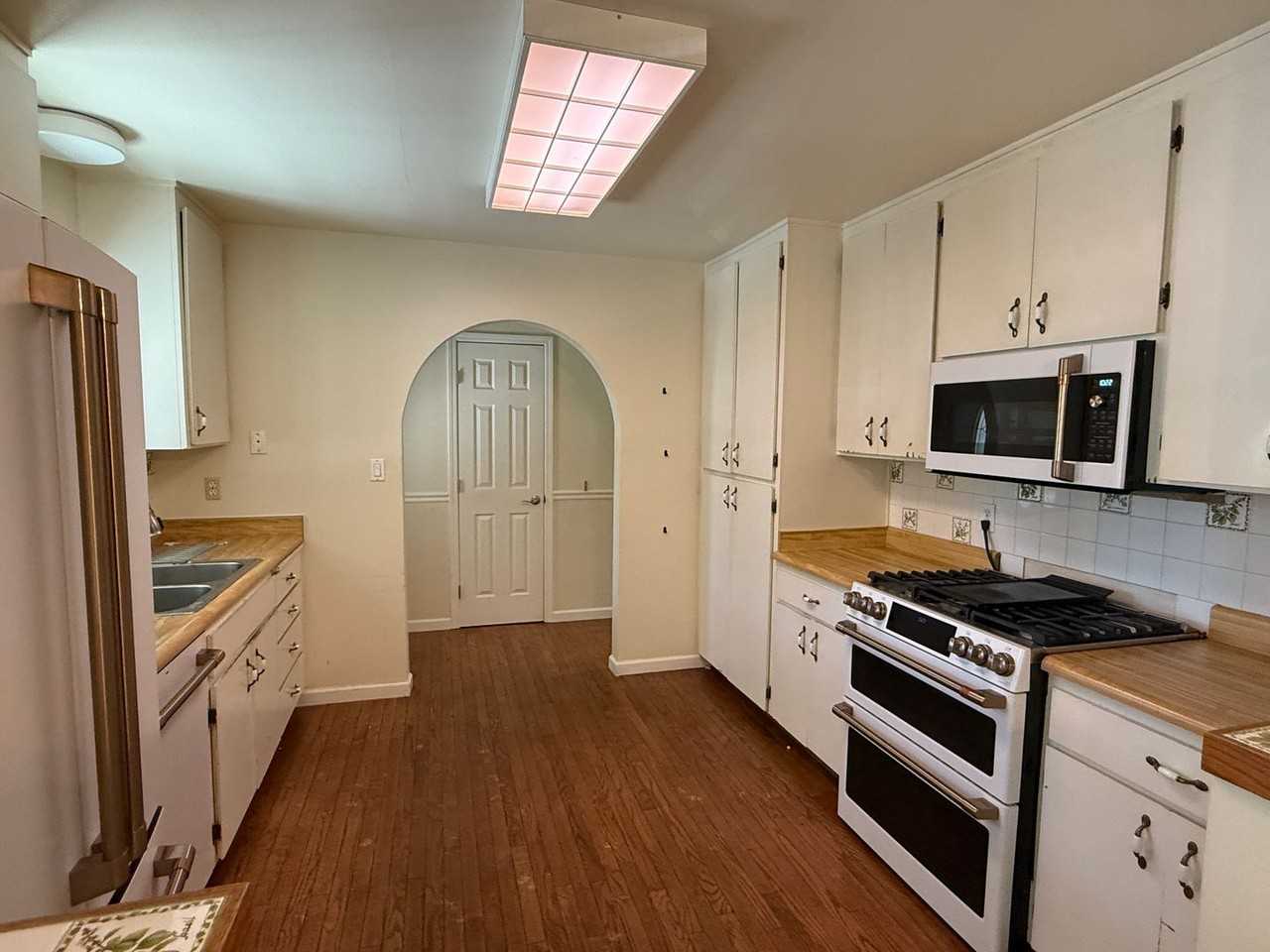 4161 Helen Ln - Photo 4 of 36