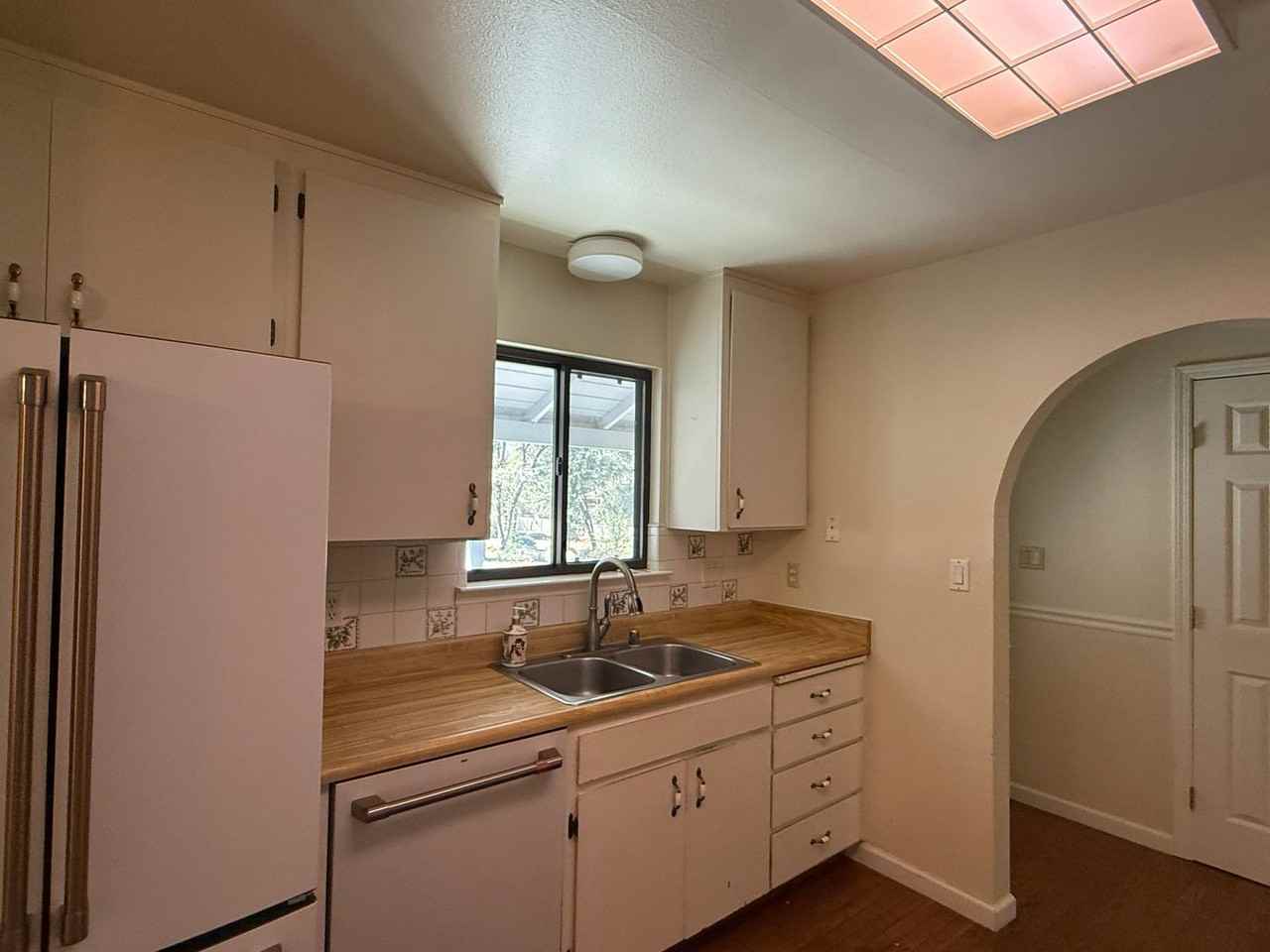 4161 Helen Ln - Photo 6 of 36