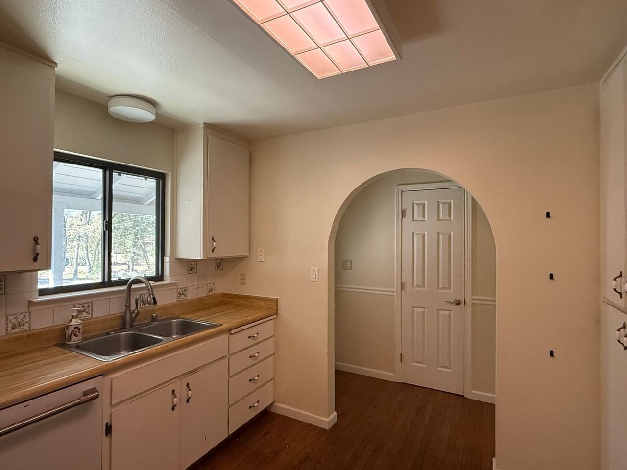 4161 Helen Ln - Photo 7 of 36