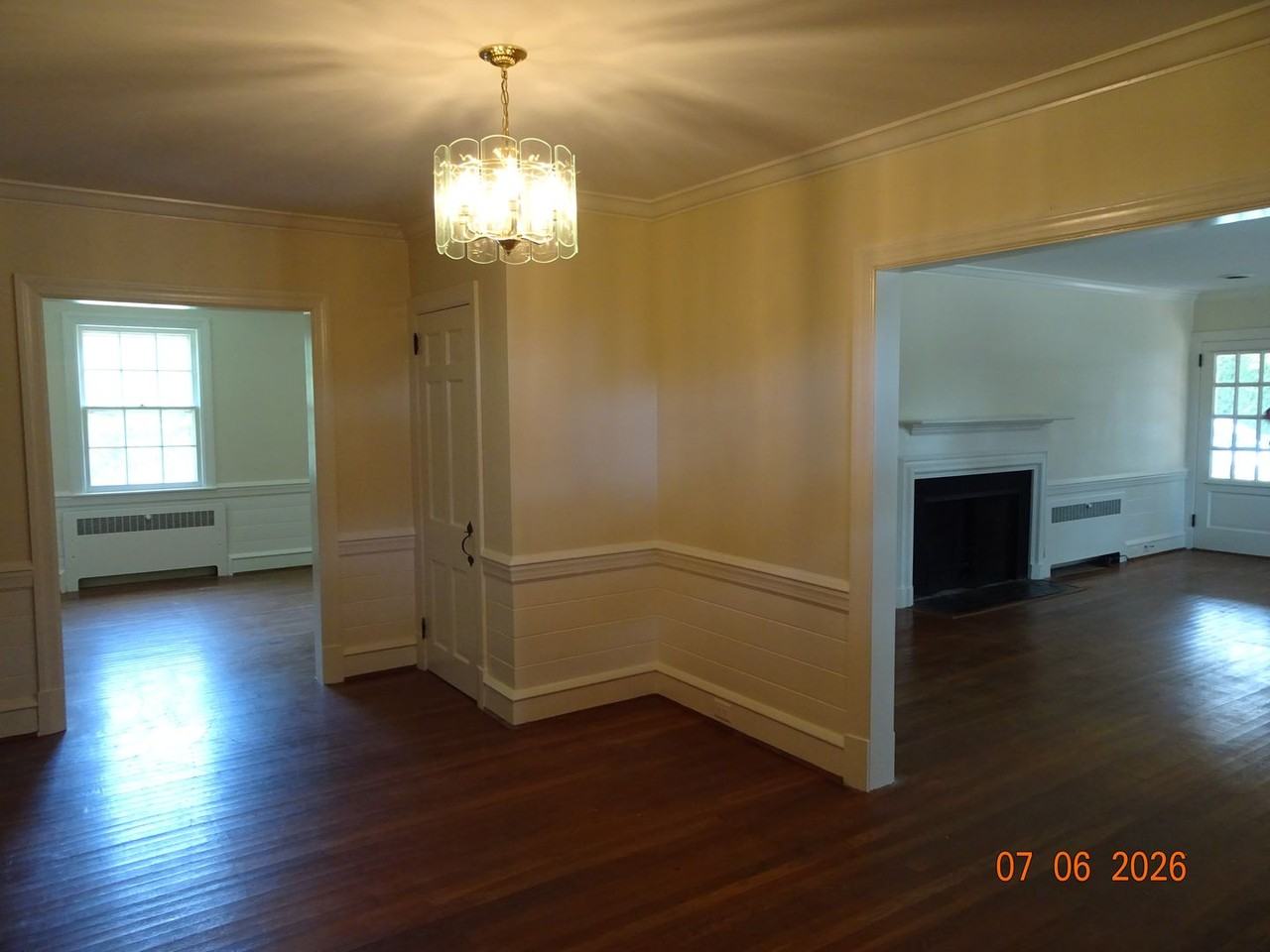 302 Riverside Dr - Photo 4 of 25