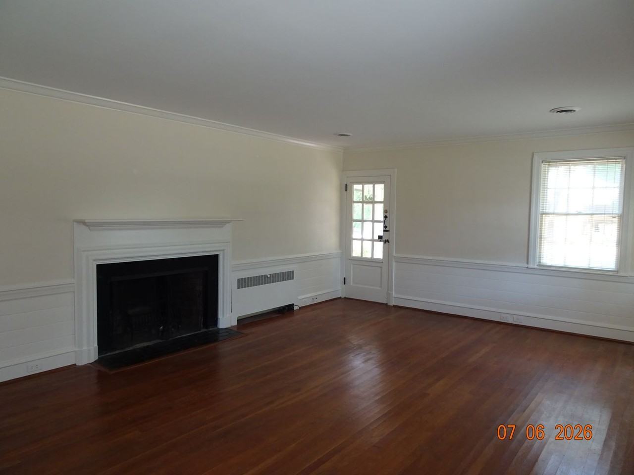 302 Riverside Dr - Photo 6 of 25