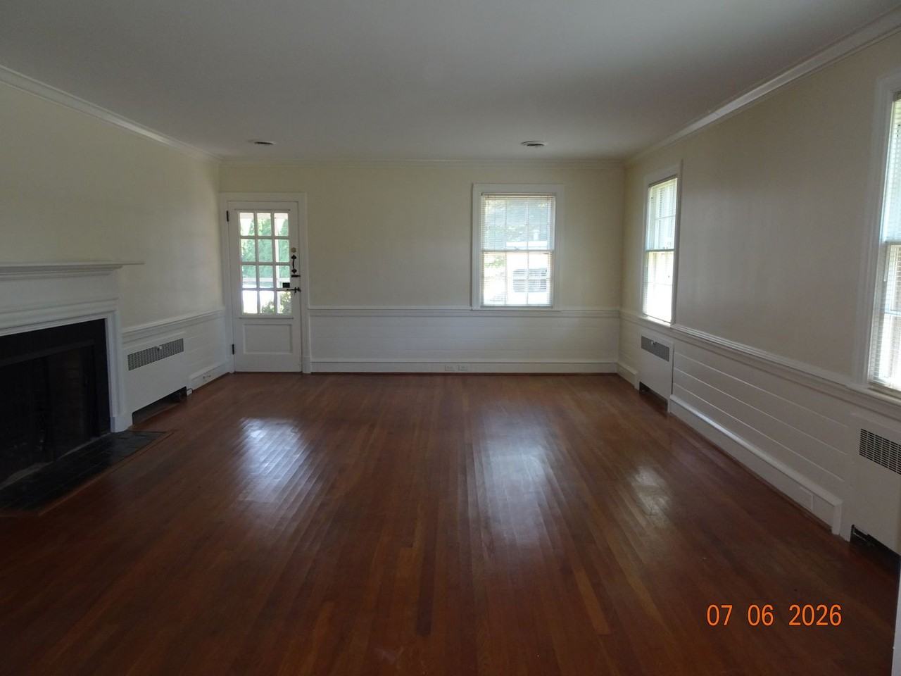 302 Riverside Dr - Photo 7 of 25