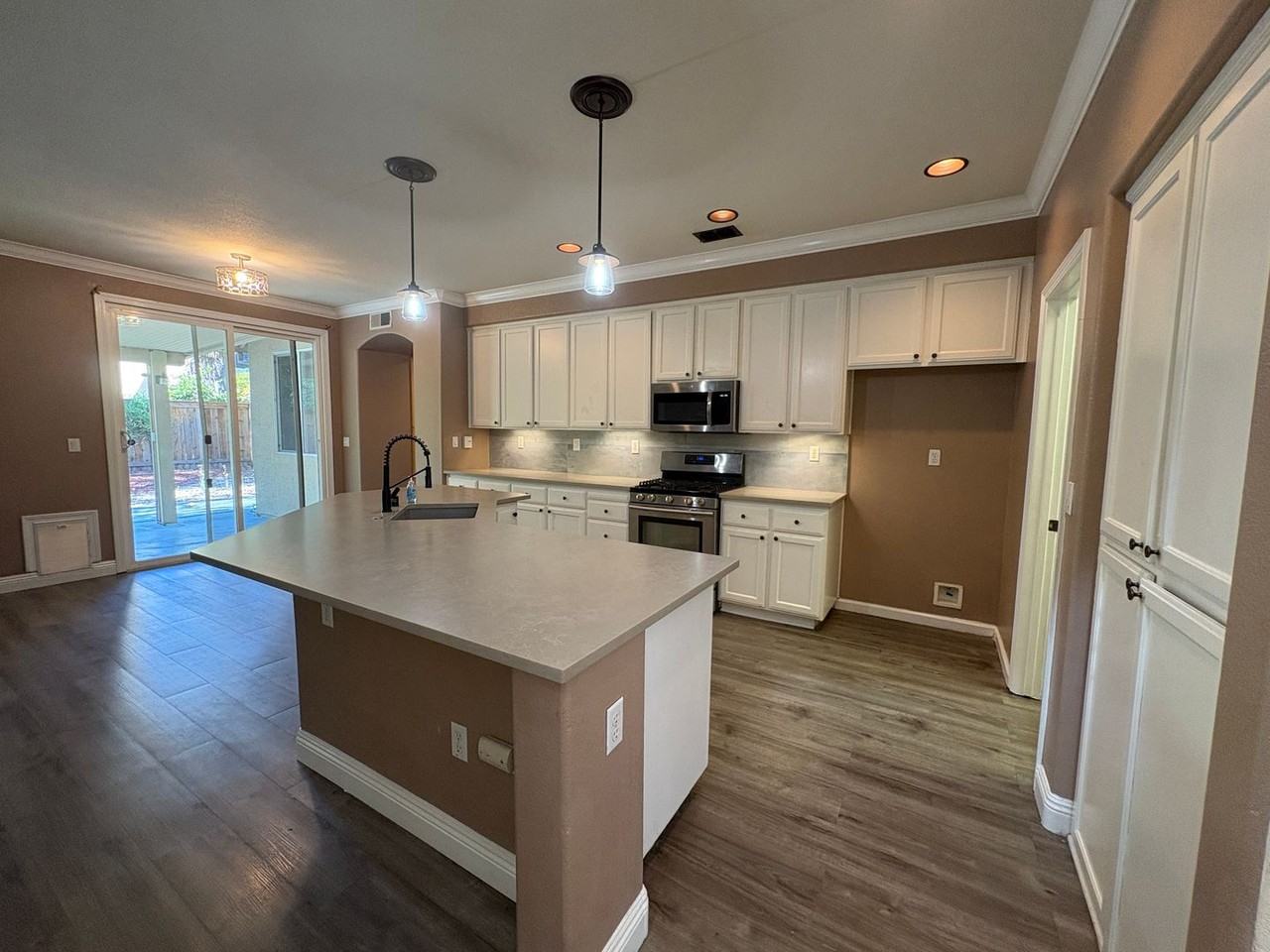 139 Ainger Cir - Photo 3 of 17