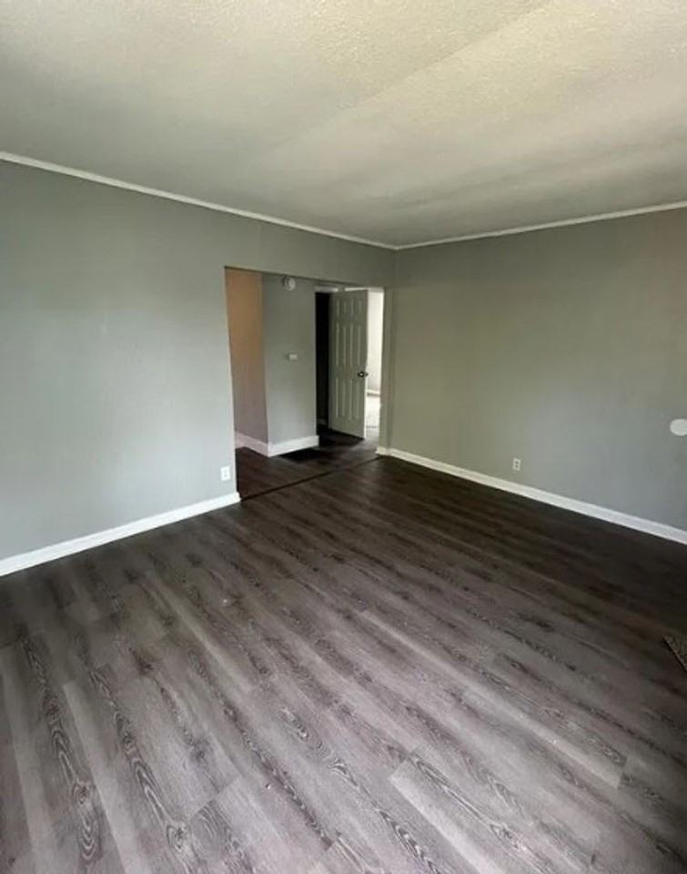 227 Nadine St - Photo 5 of 8