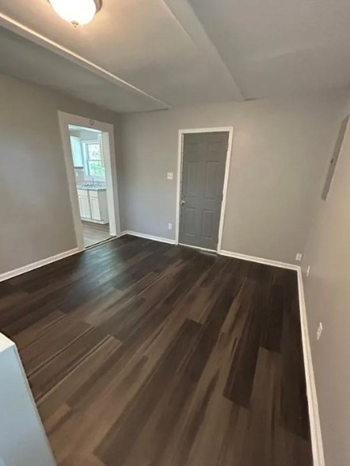 227 Nadine St - Photo 6 of 8