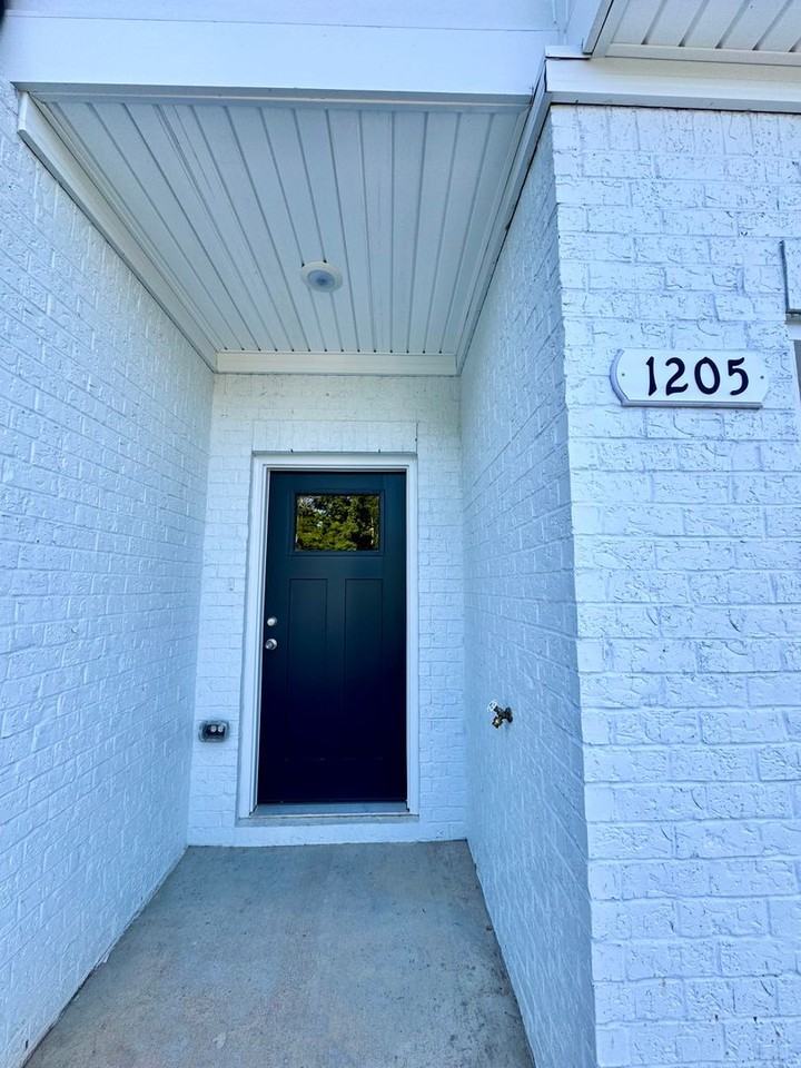 1205 Mccoy St - Photo 2 of 22