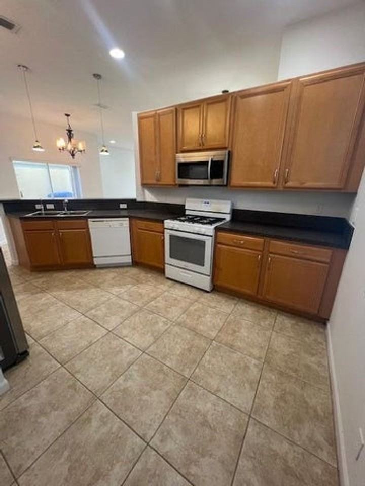 130 Newberry Ln