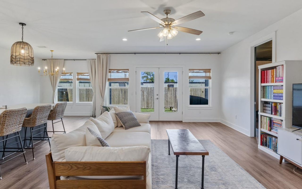 1322 W 30th St - Photo 5 of 23