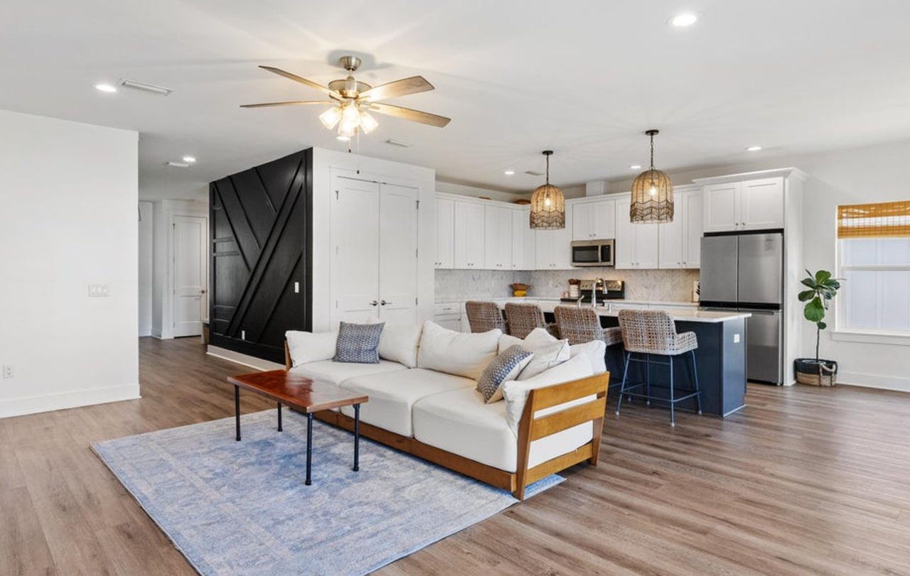 1322 W 30th St - Photo 6 of 23