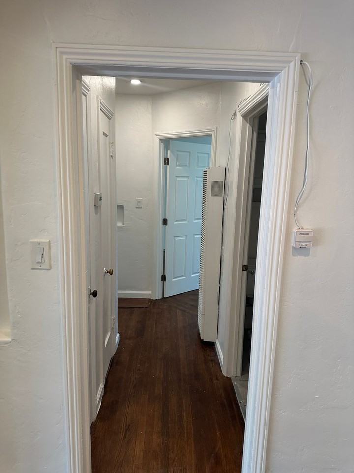 594 Victoria Ct - Photo 6 of 8