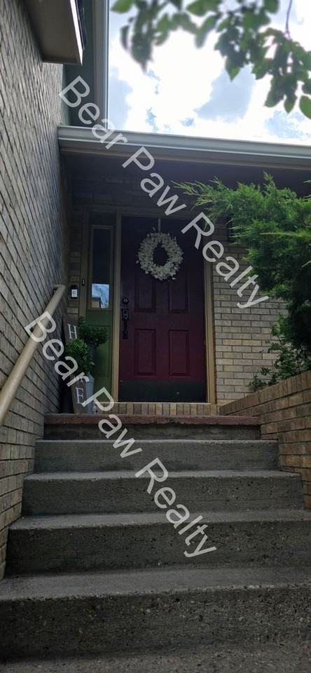 5605 Bluff Pl - Photo 2 of 36