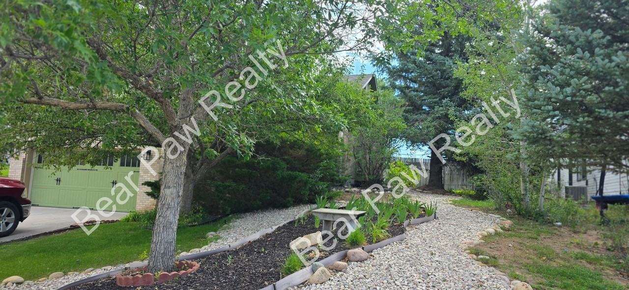 5605 Bluff Pl - Photo 3 of 36