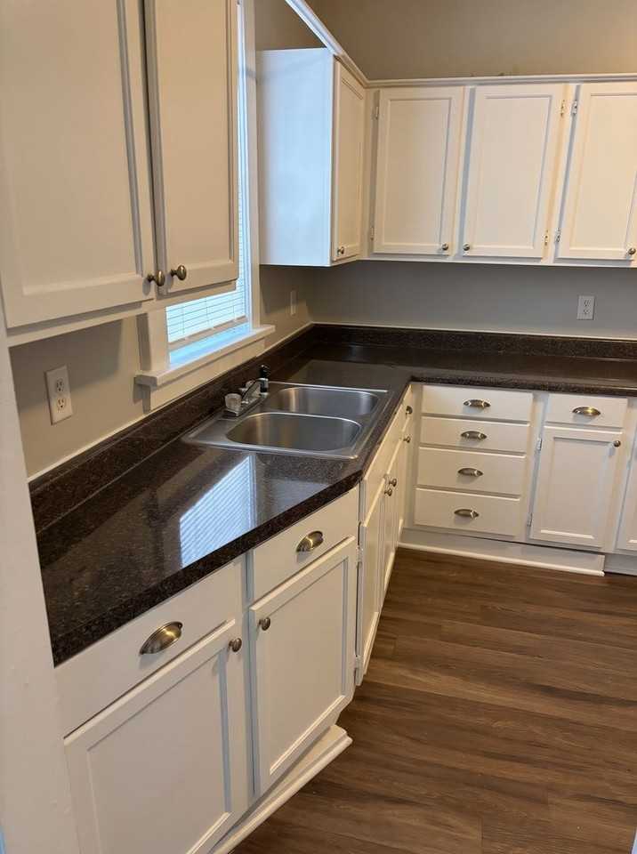 1434 Rayner St - Photo 3 of 17