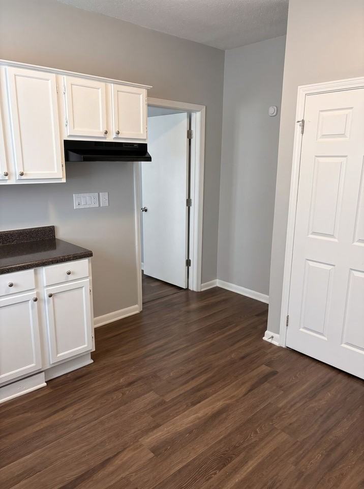 1434 Rayner St - Photo 4 of 17