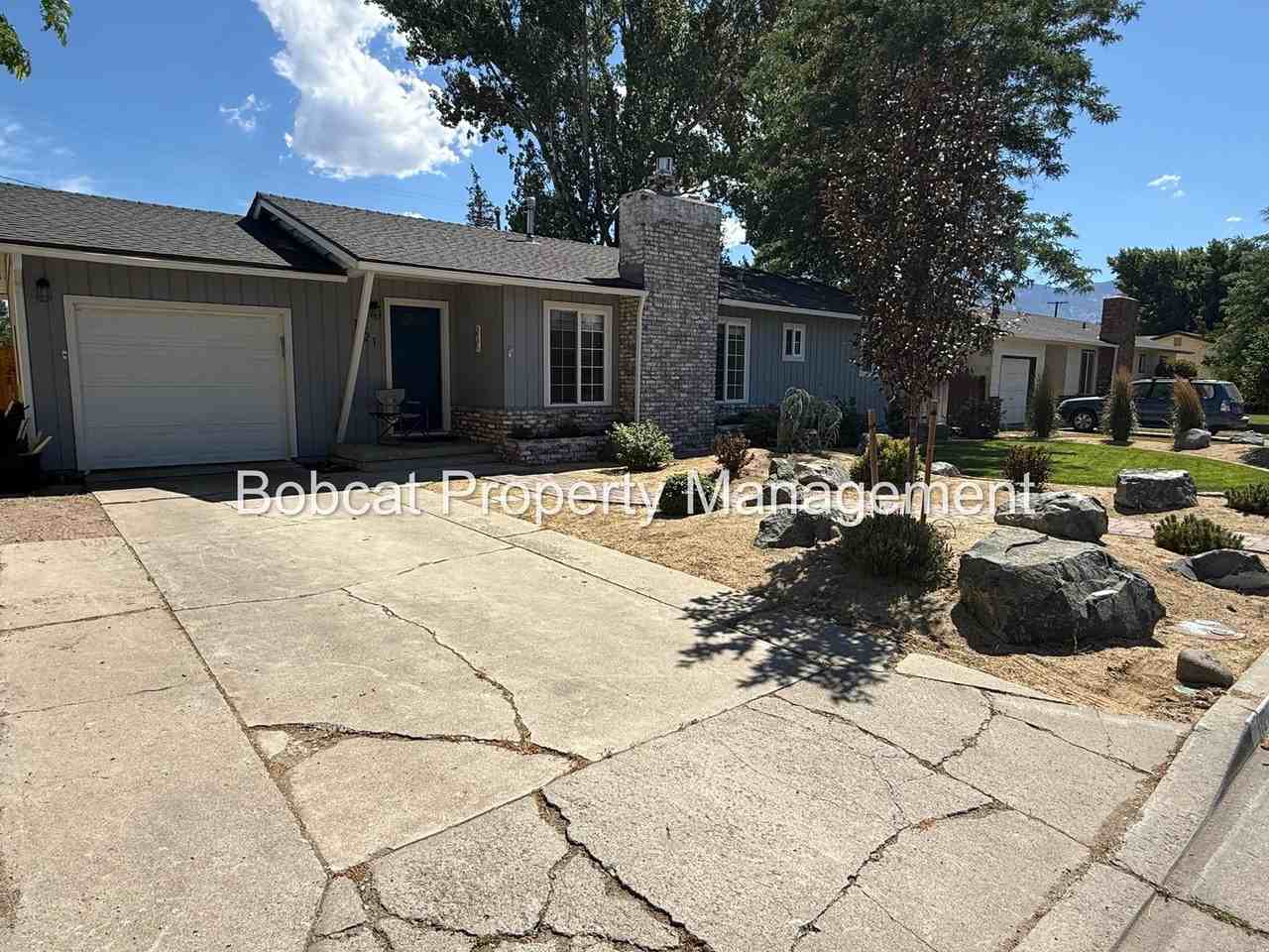 1121 Spruce St - Photo 3 of 31
