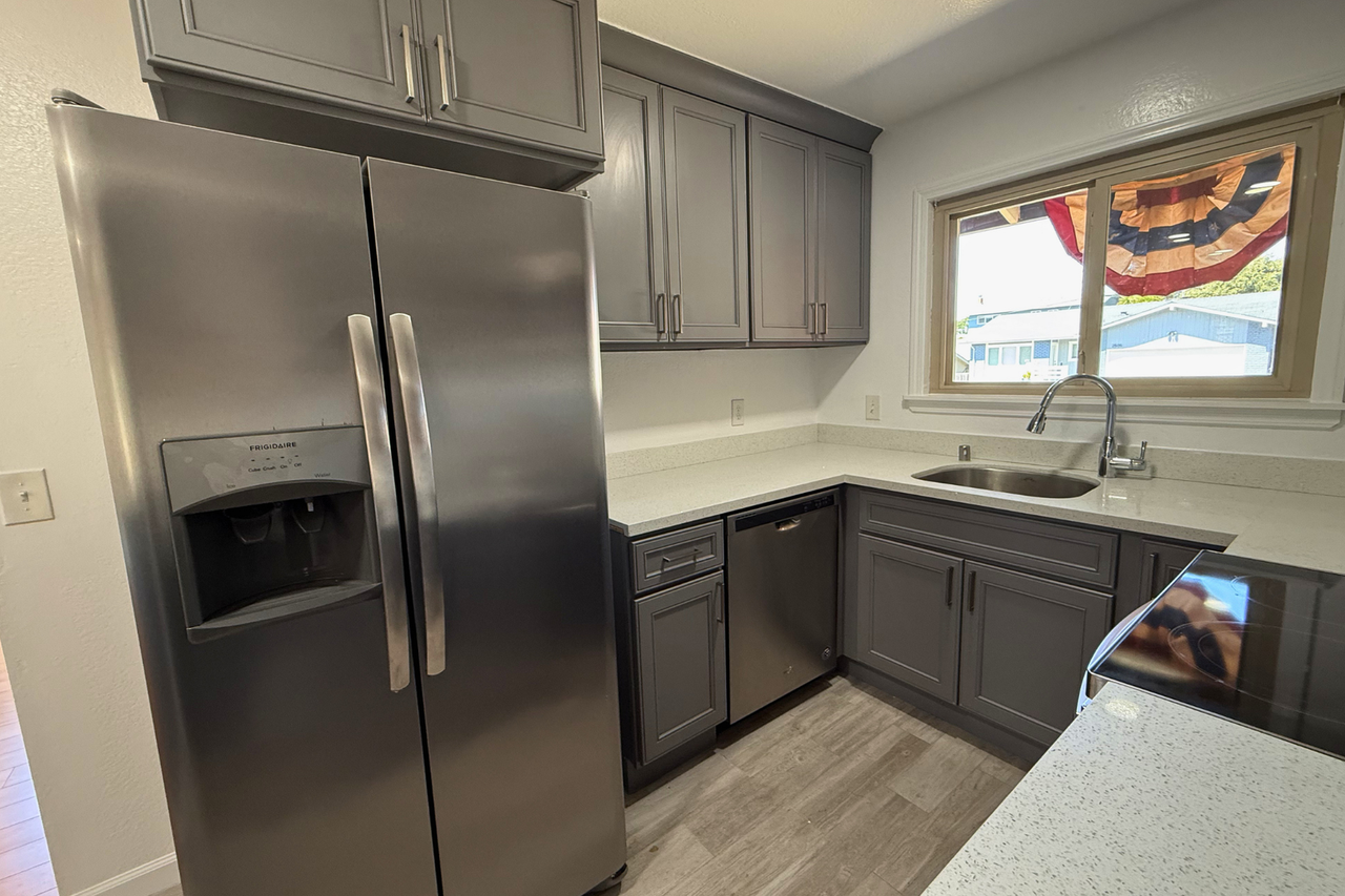 2504 Tipperary Ave - Photo 7 of 32