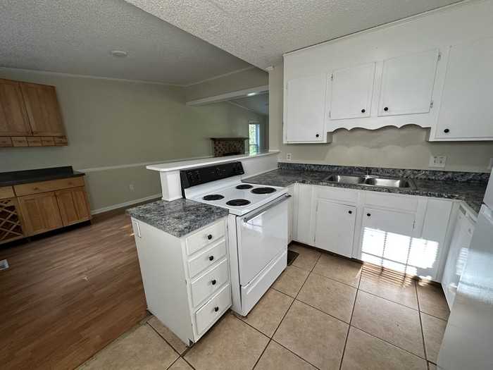 8000 Tiburon Cir - Photo 4 of 12