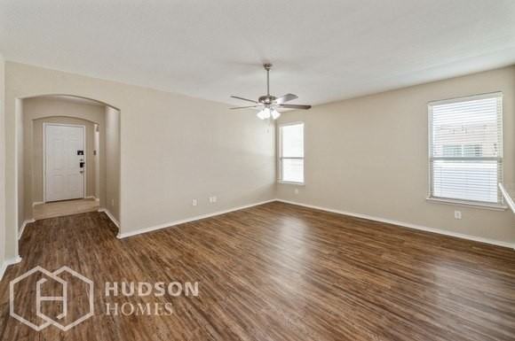 800 Whitemarsh Dr - Photo 3 of 17
