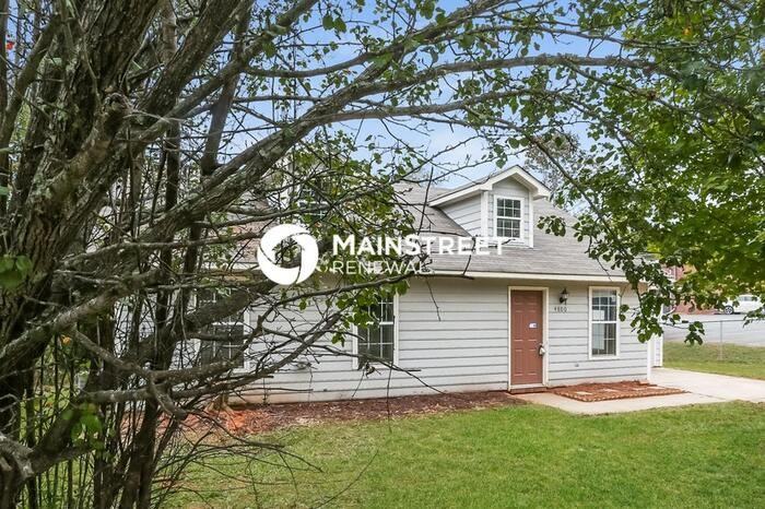 4800 Farmview Dr - Photo 4 of 16