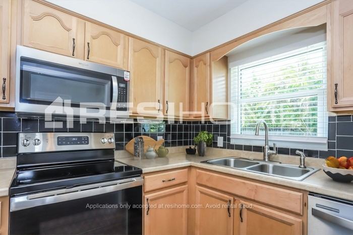 104 51st St W - Photo 3 of 18