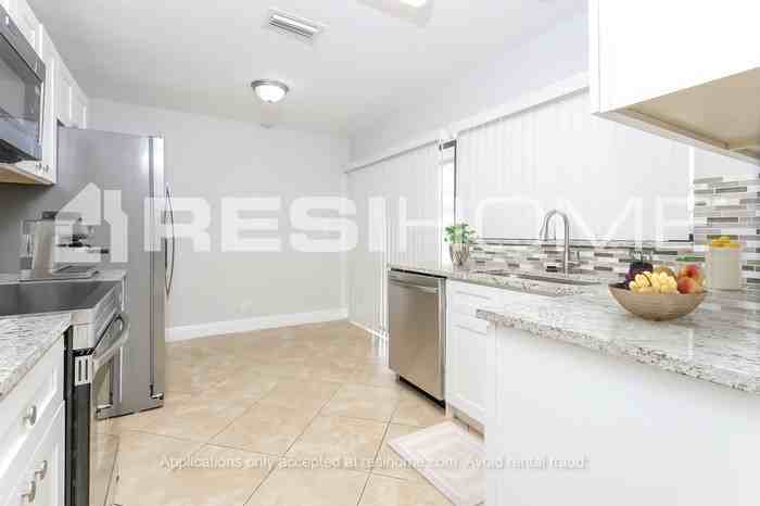 9940 Spanish Isles Dr - Photo 3 of 21